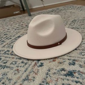 Wide brim hat